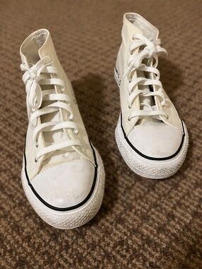Women’s 10.5 White Canvas High-Top Sneakers | Retro Y2K Streetwear Shoes